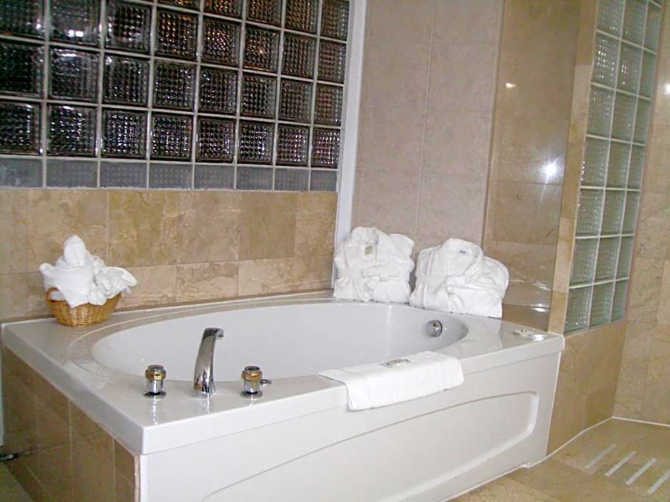 Days Inn & Suites by Wyndham North Bay Downtown