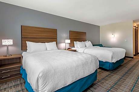 Quadruple Room with Two Queen Beds and Tub - Non Smoking