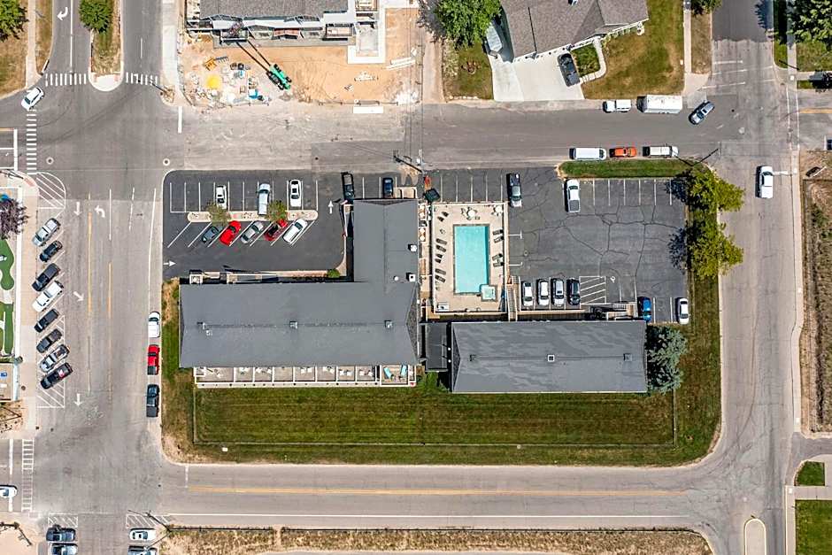 Snyders Shoreline Inn