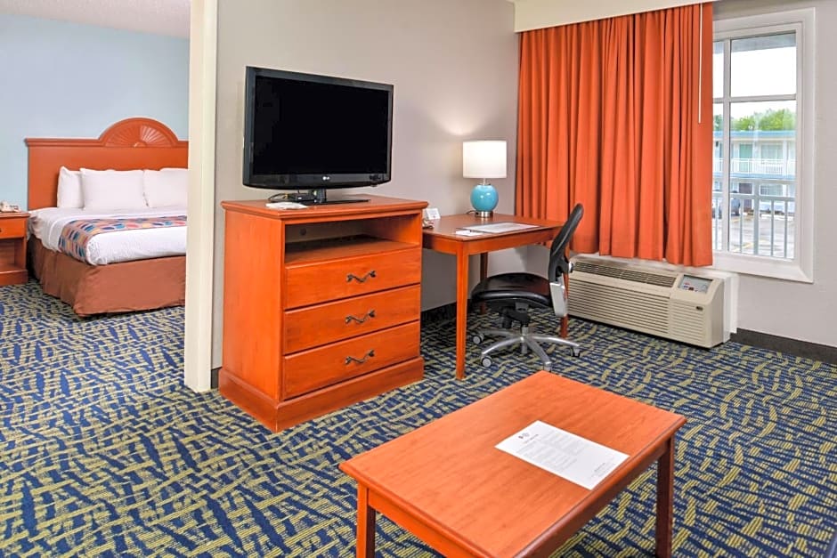 Best Western Plus Holiday Sands Inn & Suites