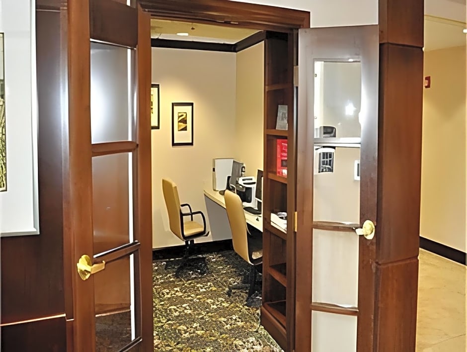 Staybridge Suites Lansing-Okemos By IHG