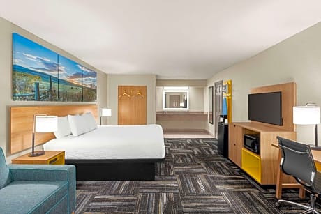 Deluxe King Room with Sofa Bed - Non-Smoking