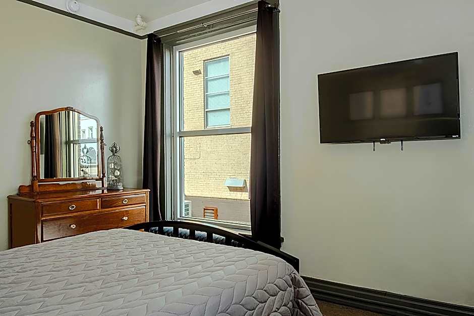 Gardner Hotel & Hostel