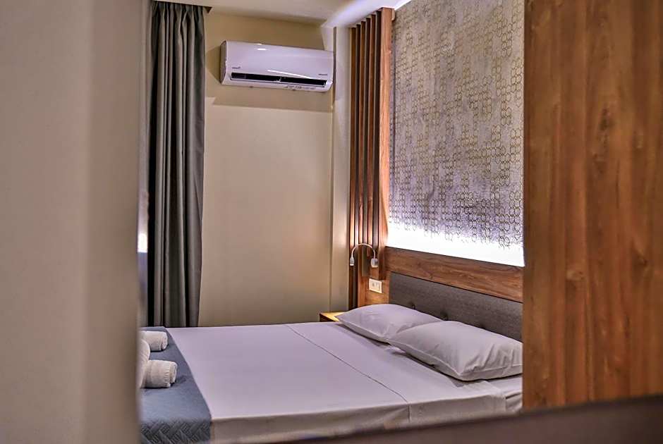 Del Mar 'Adults Only'