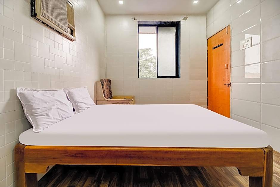 Sargam Lodging And Boarding by OYO Rooms – Bombay/ Mumbai, KY