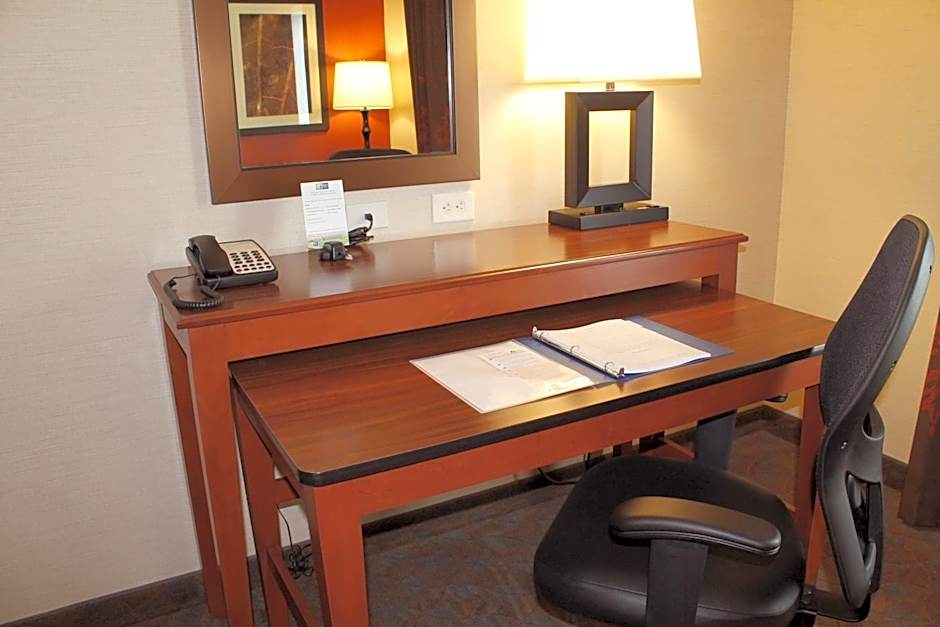 Holiday Inn Express & Suites Paducah West By IHG