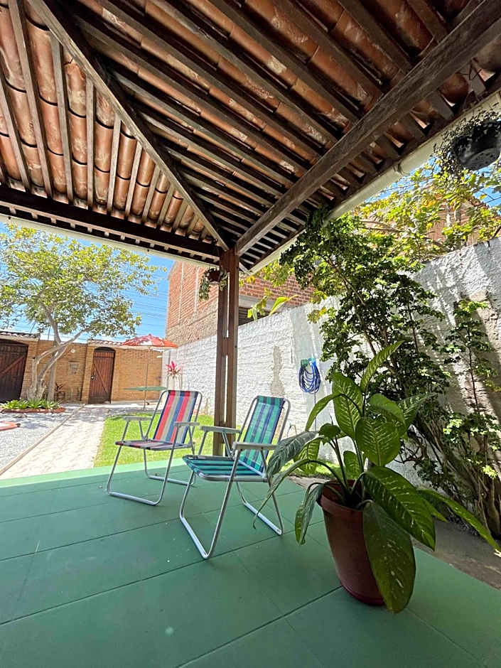 Pousada São Jorge 1 MIN A PÉ DA PRAIA Casa de família, simples e aconchegante, Na Av principal da praia café disponível até 12hs cozinha completa e churrasqueira disponível para uso ar cond das 20hs as 8 30