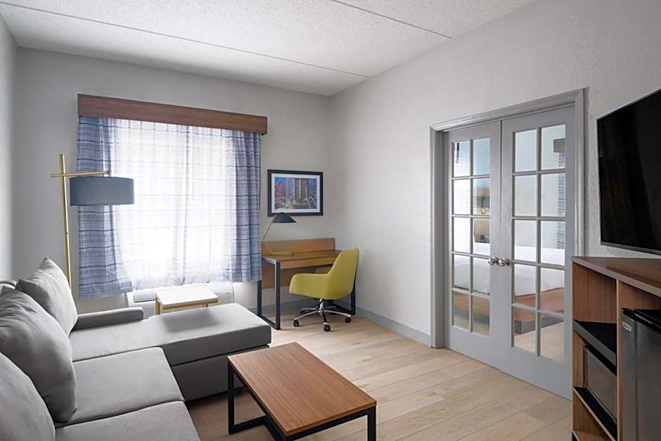 La Quinta Inn & Suites by Wyndham Raleigh Cary