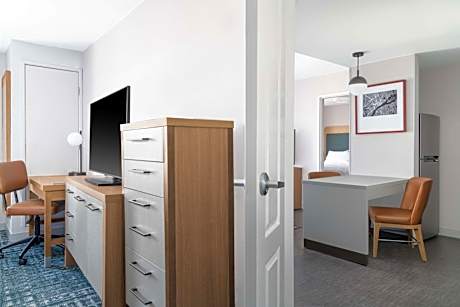 Two-Bedroom Suite with Tub - Mobility Access/Non-Smoking