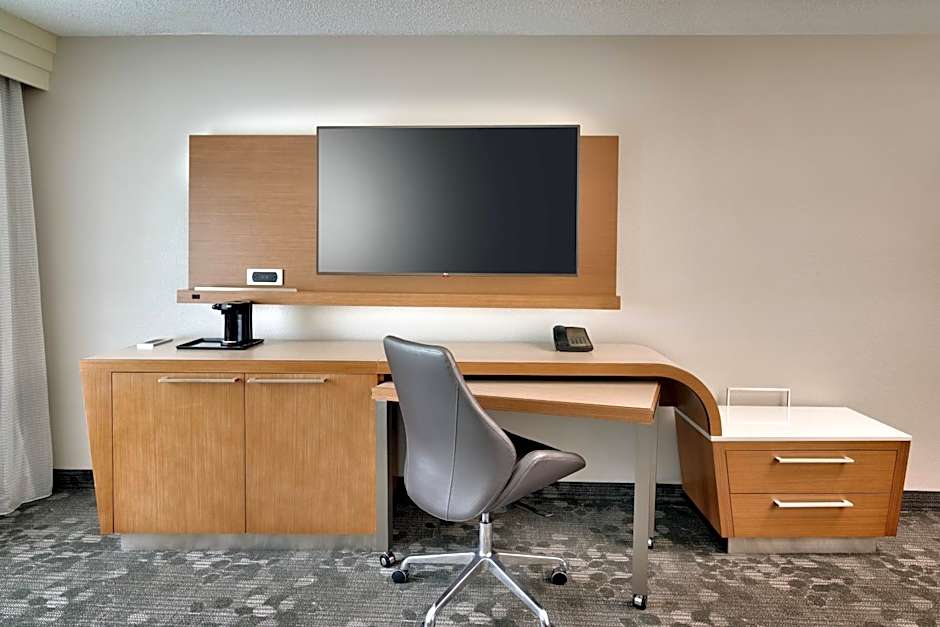 Courtyard by Marriott Charlotte Airport LoSo