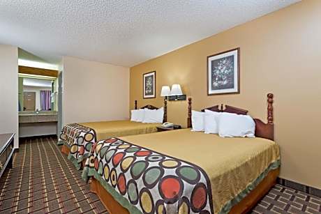 Queen Room with Two Queen Beds - Smoking