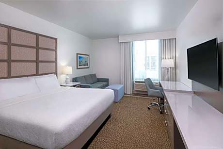 King Room with Sofa Bed, Roll-In Shower and Balcony - Disability Access/Non-Smoking
