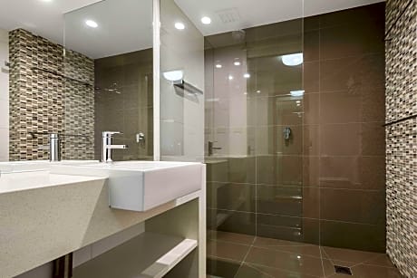 1 King Bed, Nonsmoking