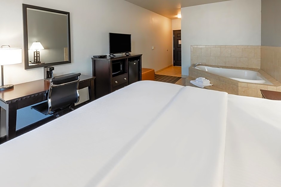 La Quinta Inn & Suites by Wyndham Mt. Pleasant