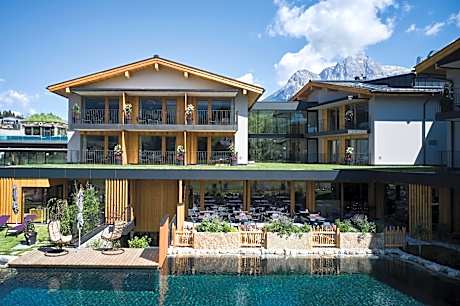 Wellness und Brunch Hotel MorgenZeit beheizter Naturteich Genuss Frühstück bis 13 Uhr Hochkönig Sommercard