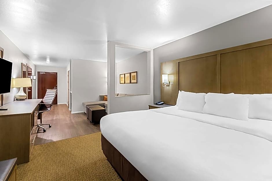 Comfort Suites