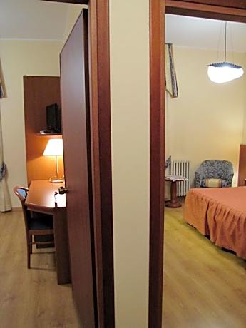 Family Room (2 Adults + 2 Children)