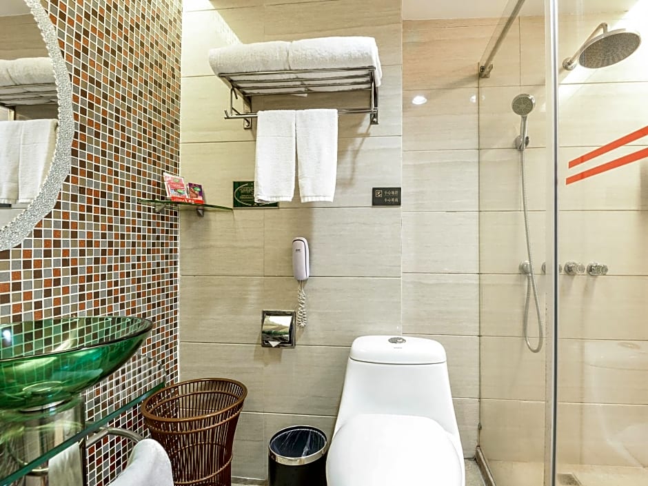 Royalty Hotel
