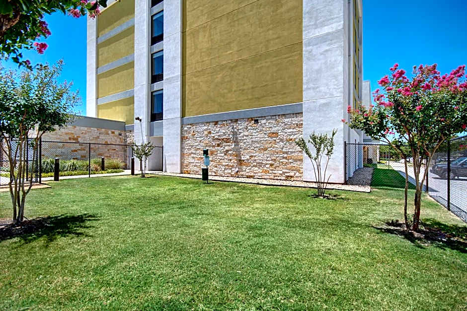 Home2 Suites By Hilton Dallas Addison