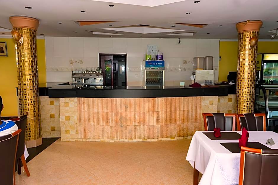 Super Paradise Hotel