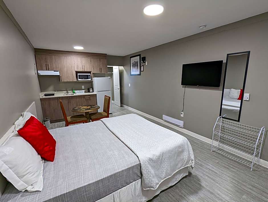 Riverside Motel & Suites