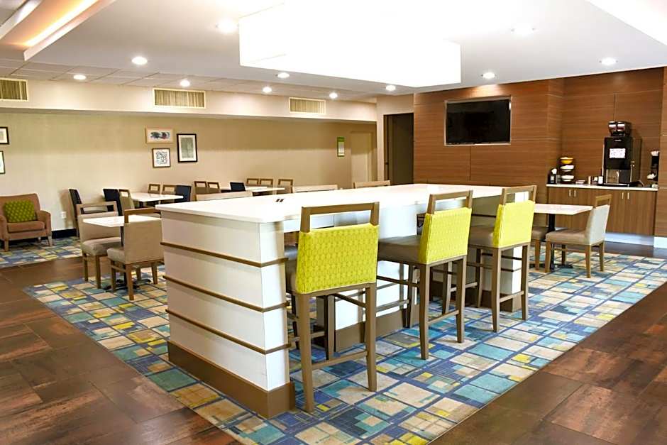 Garner Hotel Glen Burnie BWI Airport Area by IHG