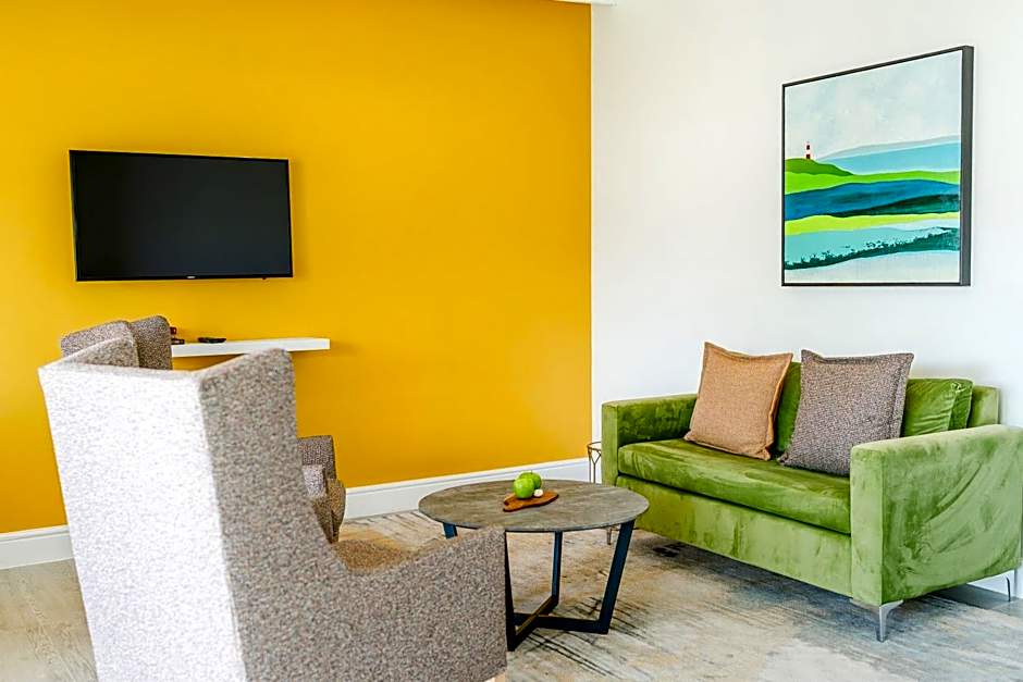 One Marine Drive Boutique Hotel & Spa by The Living Journey Collection