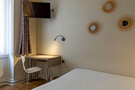 SINGLE ROOM