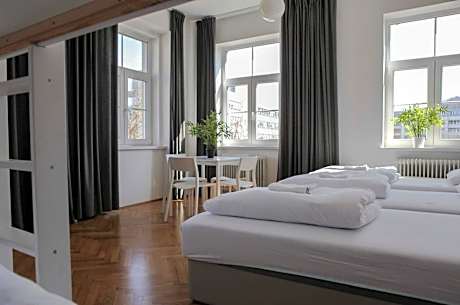 5-Bed Private Room with Shared Bathroom