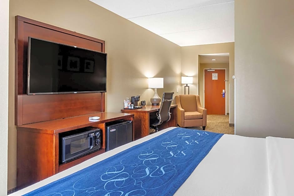 Comfort Suites Manchester near Arnold AFB