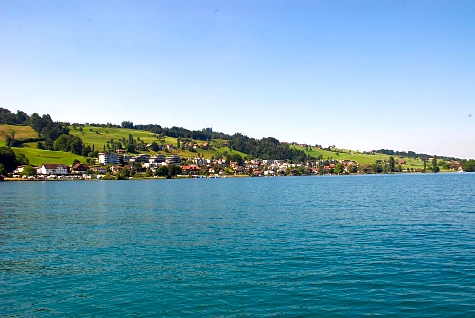 Schloss-Hotel am See - Swiss-Chalet Merlischachen