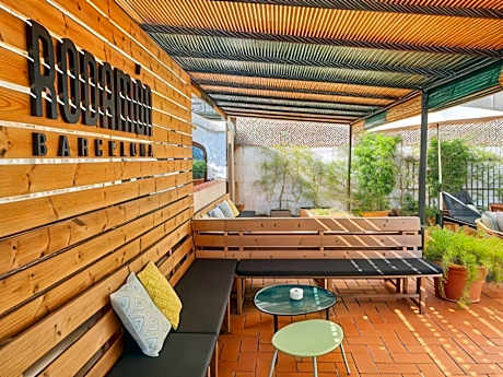 Private - 6 Bed Mixed Dormitory Room with Private Bathroom