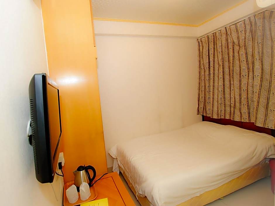 Holiday Hotel