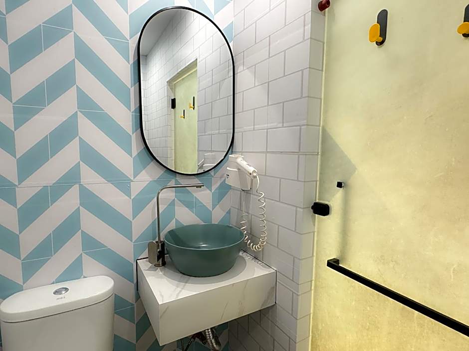 Apple 1 Hotel Gurney