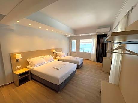 Deluxe Triple Room with Sea View