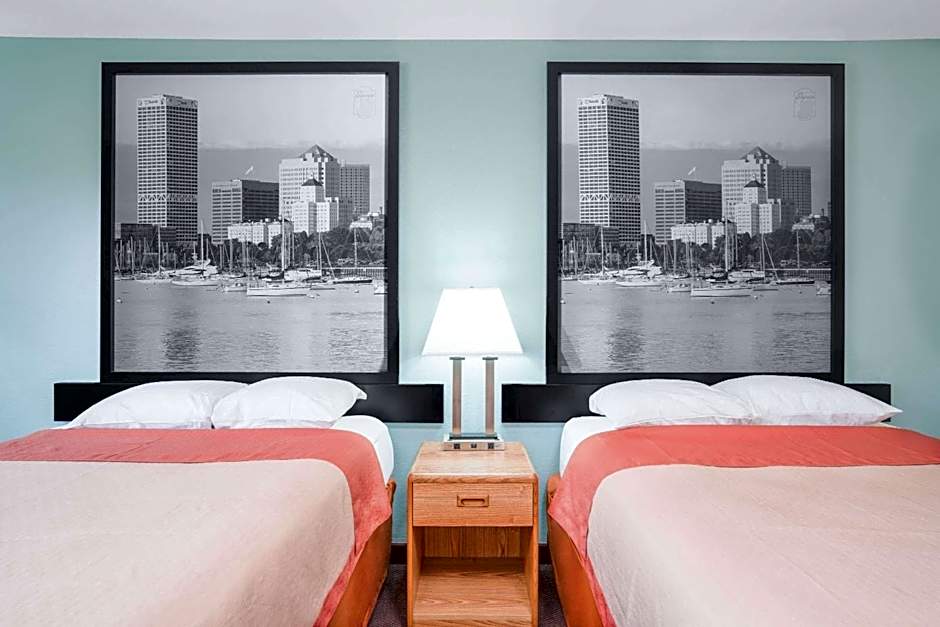 Super 8 by Wyndham Tomah Wisconsin