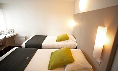 Triple Room ( 3 single beds)