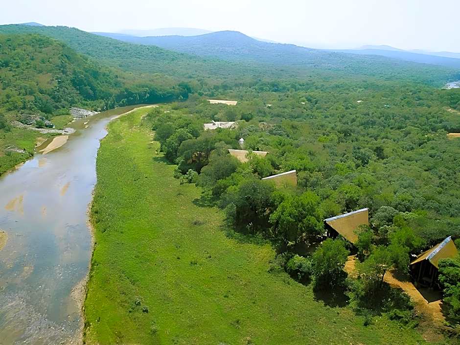 Amakhosi Safari Lodge