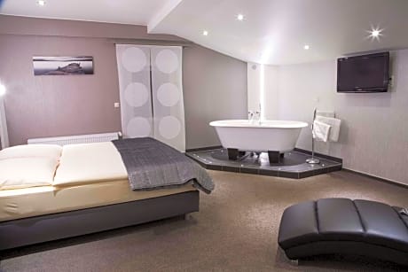 Deluxe Double Room with Bath