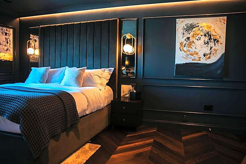 Photo 1 of 4 of Deluxe 1 King Bed
