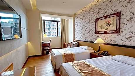 Exquisite Twin Room with Window