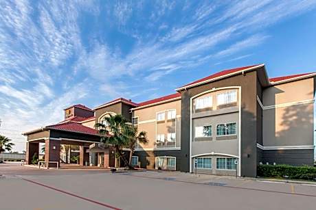 La Quinta Inn & Suites by Wyndham Houston New Caney