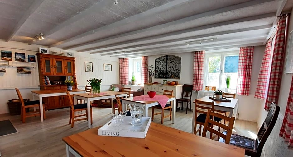 Photo 1 of 29 of B&B Leonhard 7