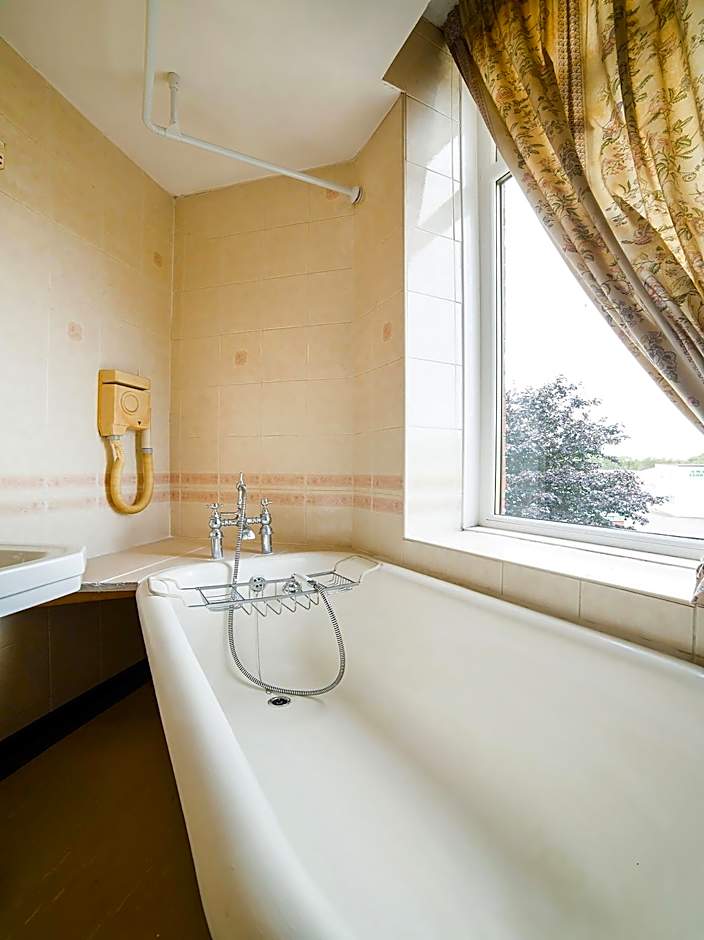 OYO The Rowers Hotel