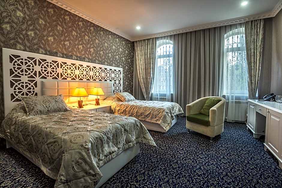 Premier Old Gates Hotel