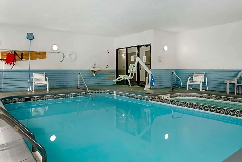 Econo Lodge Traverse City South