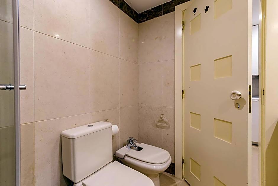 Rent4Rest Estoril Beachfront Apartments