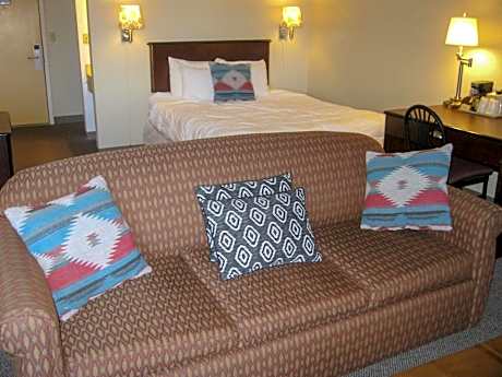 Spruce Family Suite - Multiple Beds - Balcony