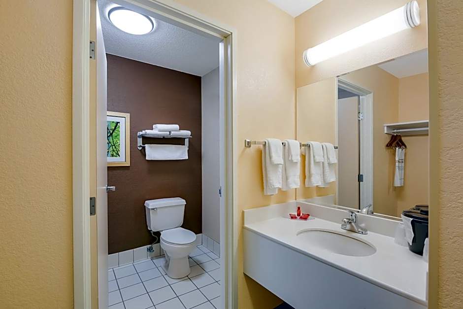 AmericInn by Wyndham Minot