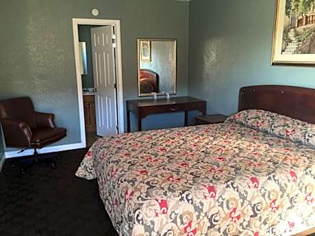 Deluxe Queen Room